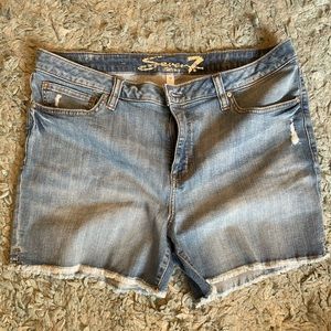 Seven 7 Weekend Short size 14